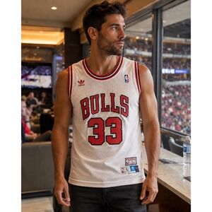 Scottie Pippen #33 Chicago Bulls Adidas Hardwood‎ Classics NBA Jersey Men L